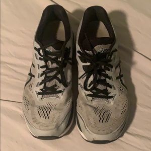 Men’s 10 ASICS GT 2000 running shoes grey